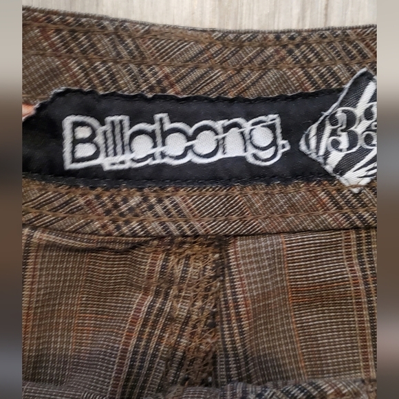 💚5/$25 Billabong Brown Plaid Flat Front Shorts Size 33 Waist - Picture 3 of 6